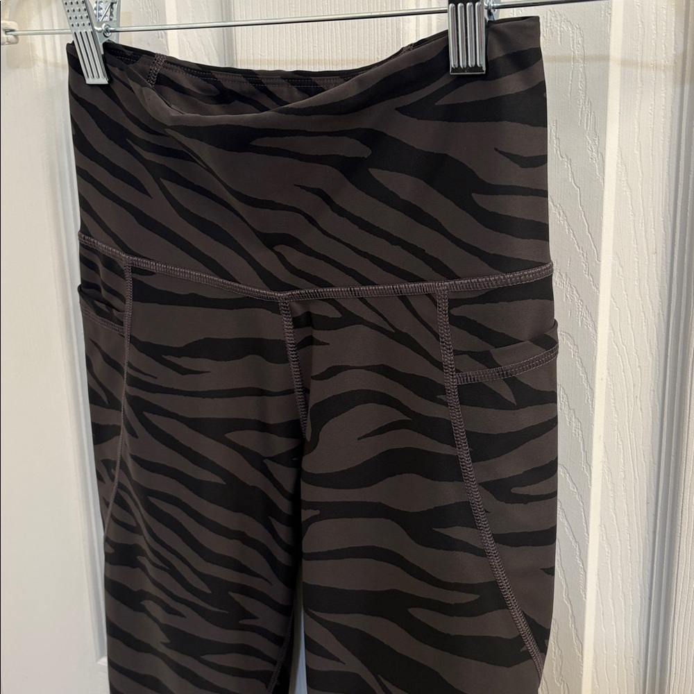 Old Navy Black and Gray Zebra Print Leggings - Picture 3 of 10